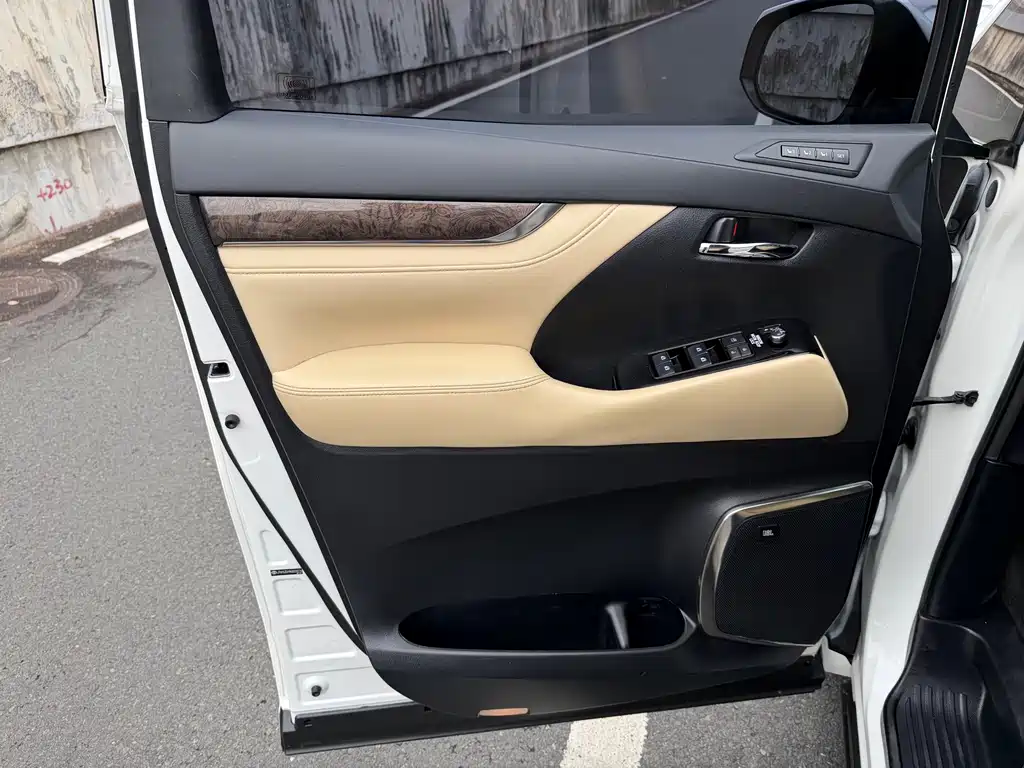 Toyota Alphard 2019 — фото 12