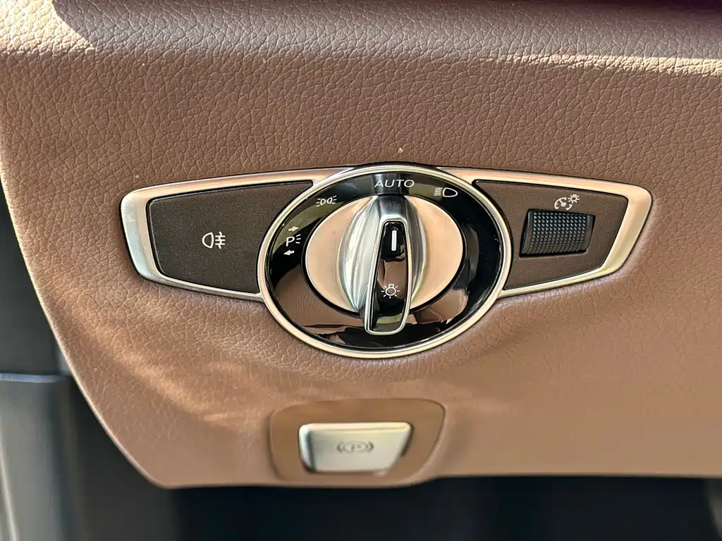 Mercedes-Benz E-Class 2020 — фото 24