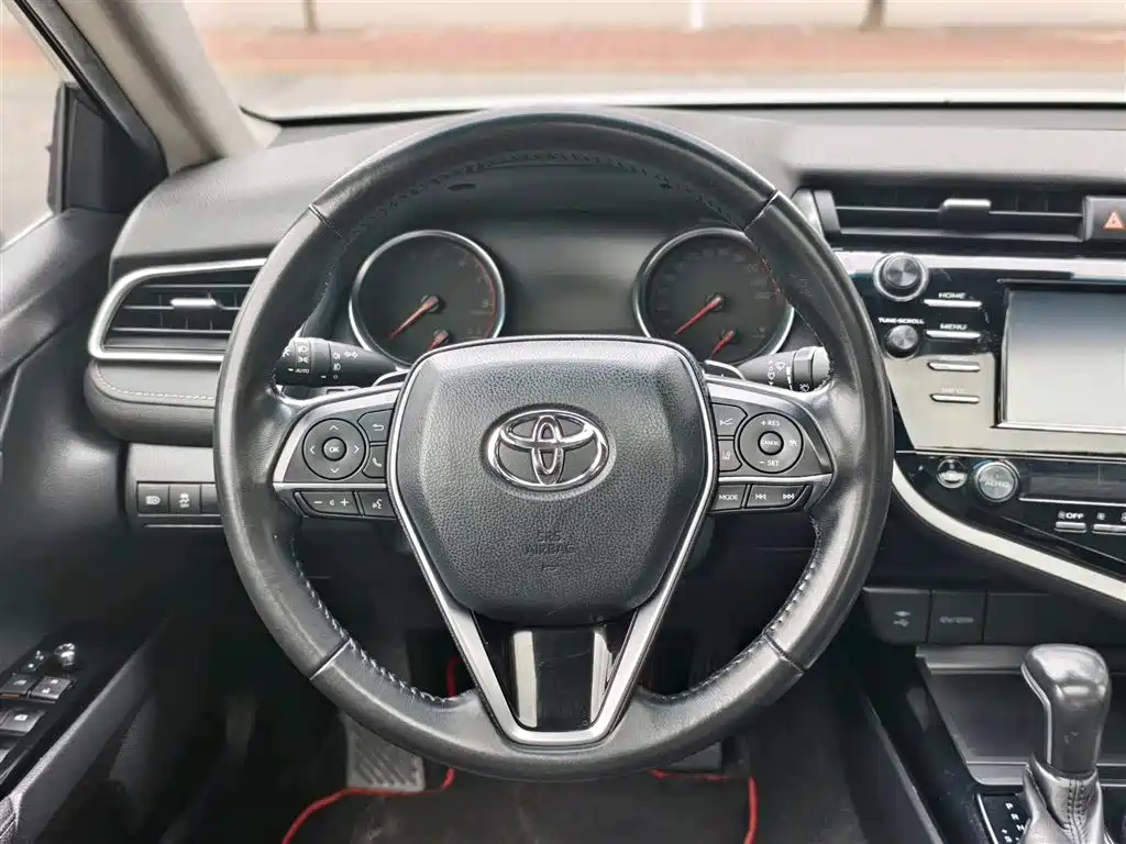 Toyota Camry 2019 — фото 5