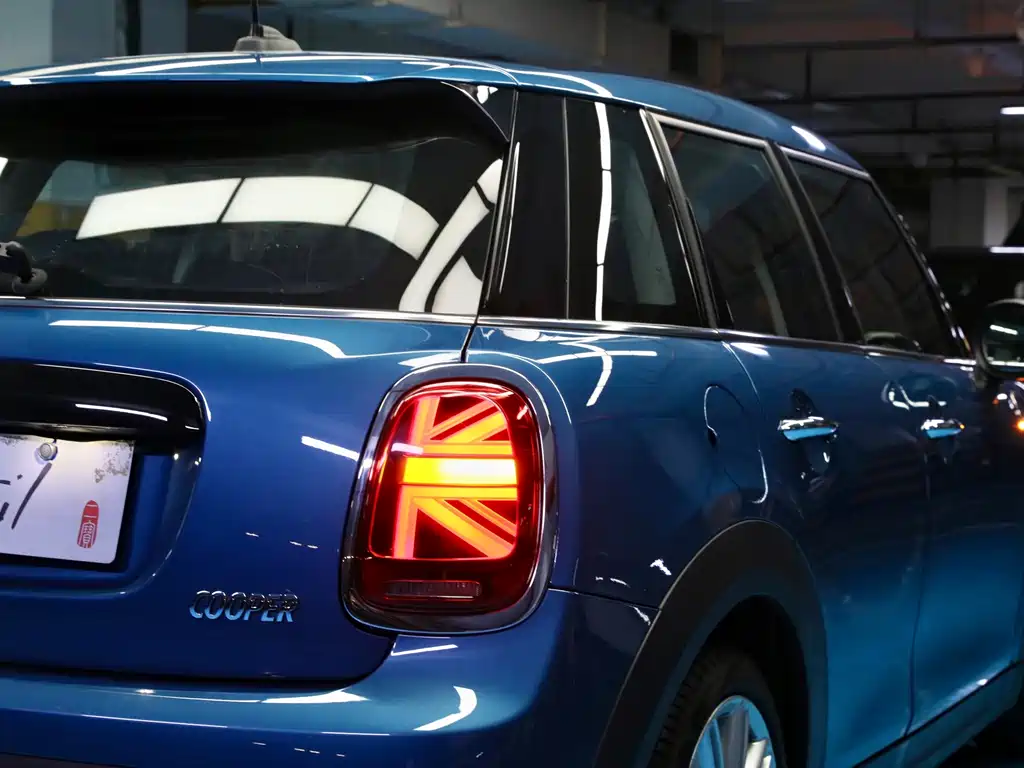 MINI MINI 2023