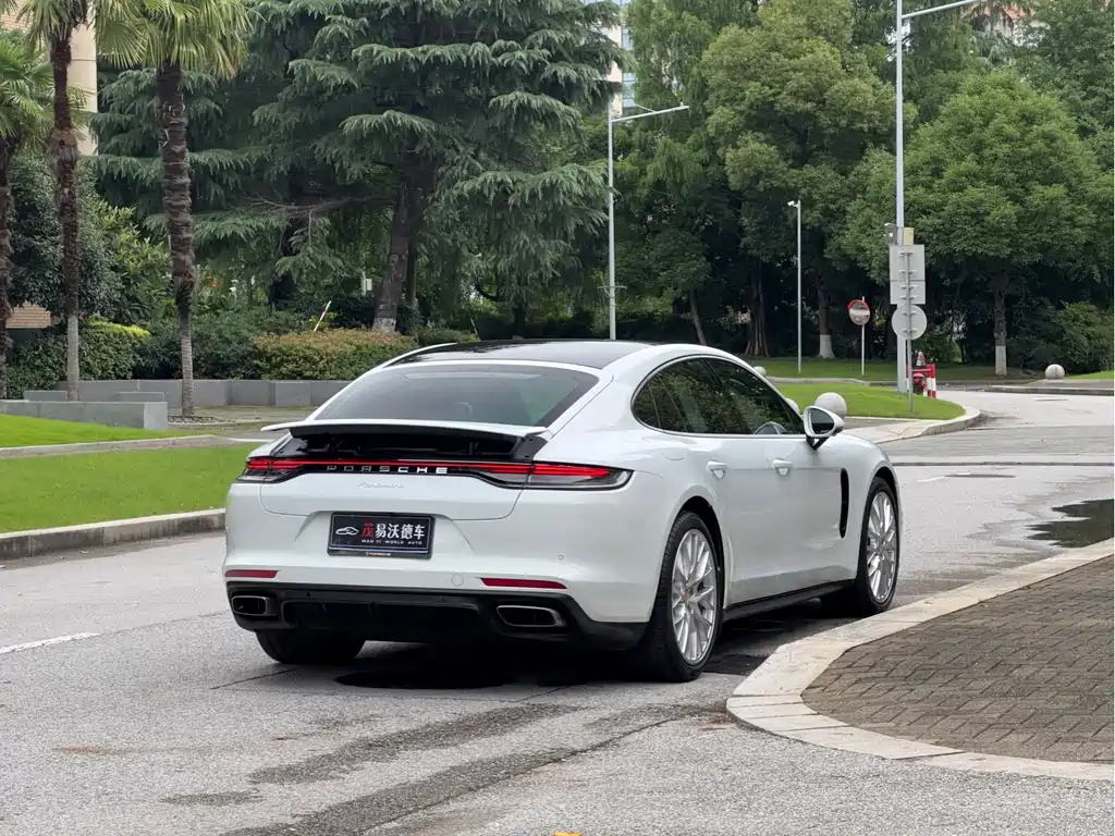 Porsche Panamera 2022