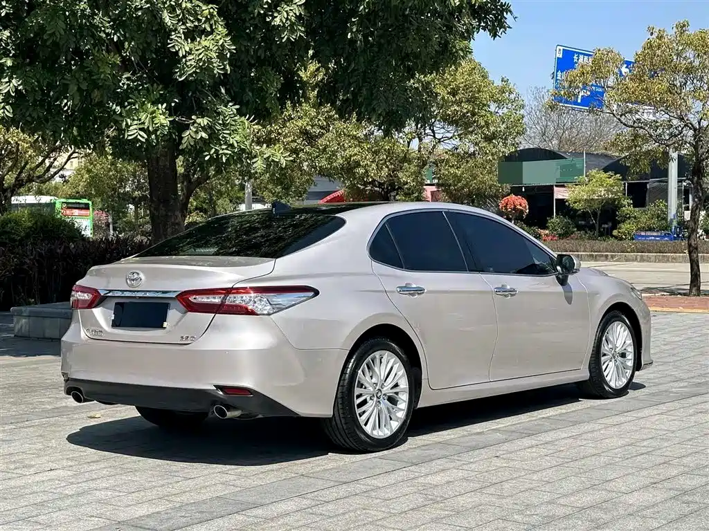 Toyota Camry 2019 — фото 12
