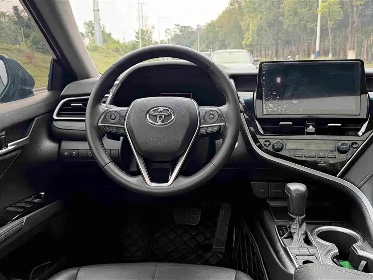 Toyota Camry 2023 — фото 11