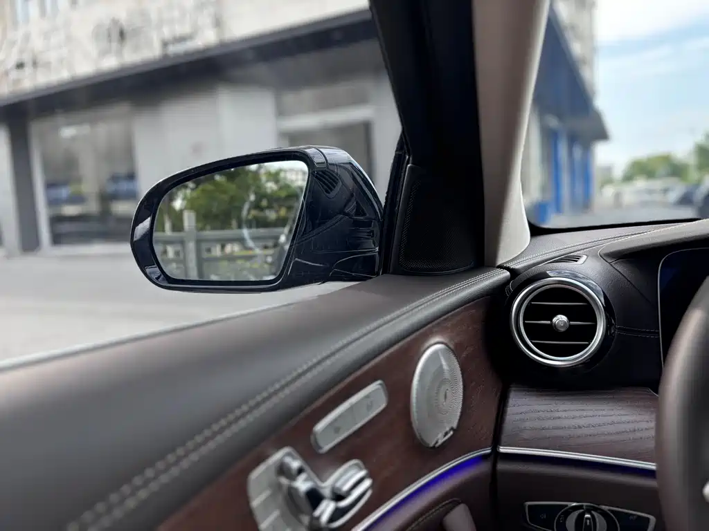 Mercedes-Benz E-Class 2023 — фото 16