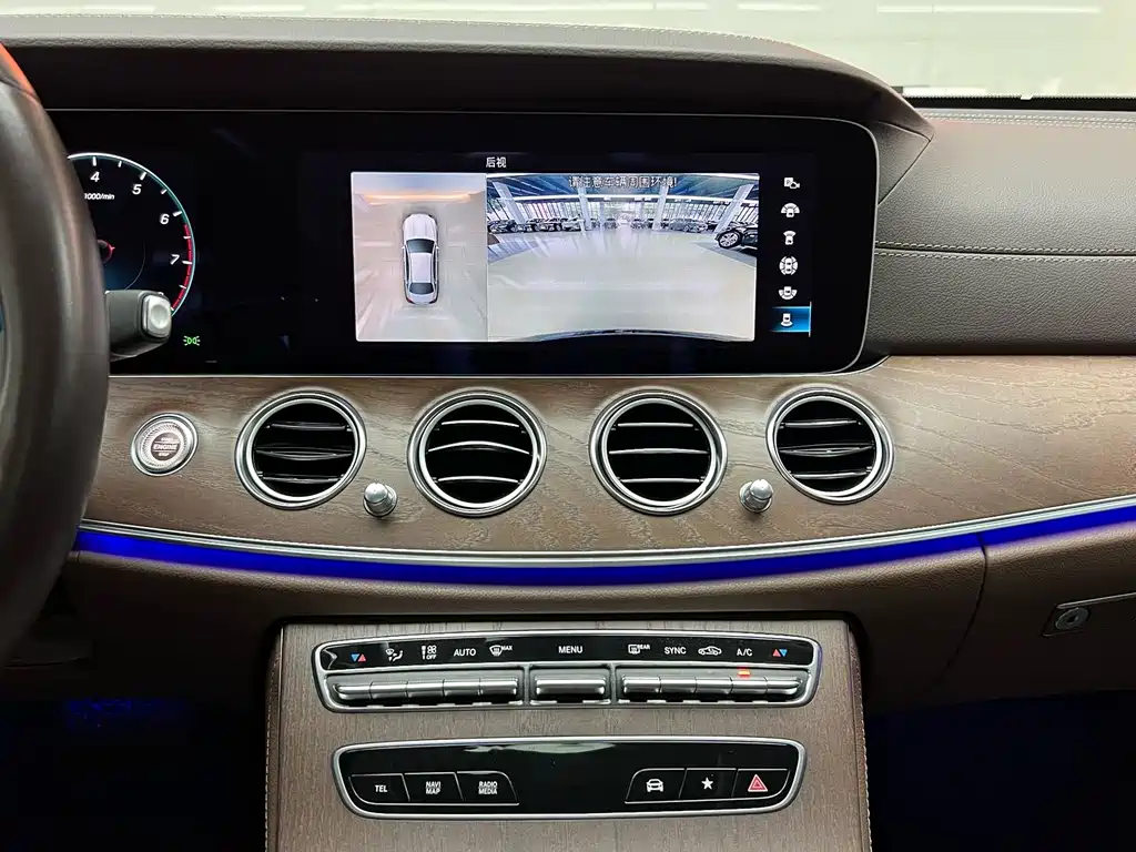 Mercedes-Benz E-Class 2022 — фото 13