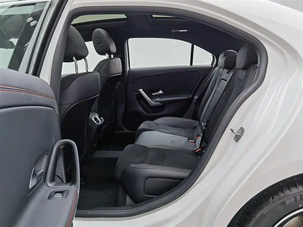 Mercedes-Benz A-Class 2025 — фото 15
