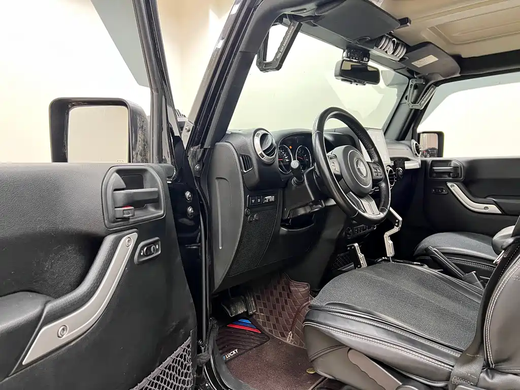 Jeep Wrangler 2019 — фото 13