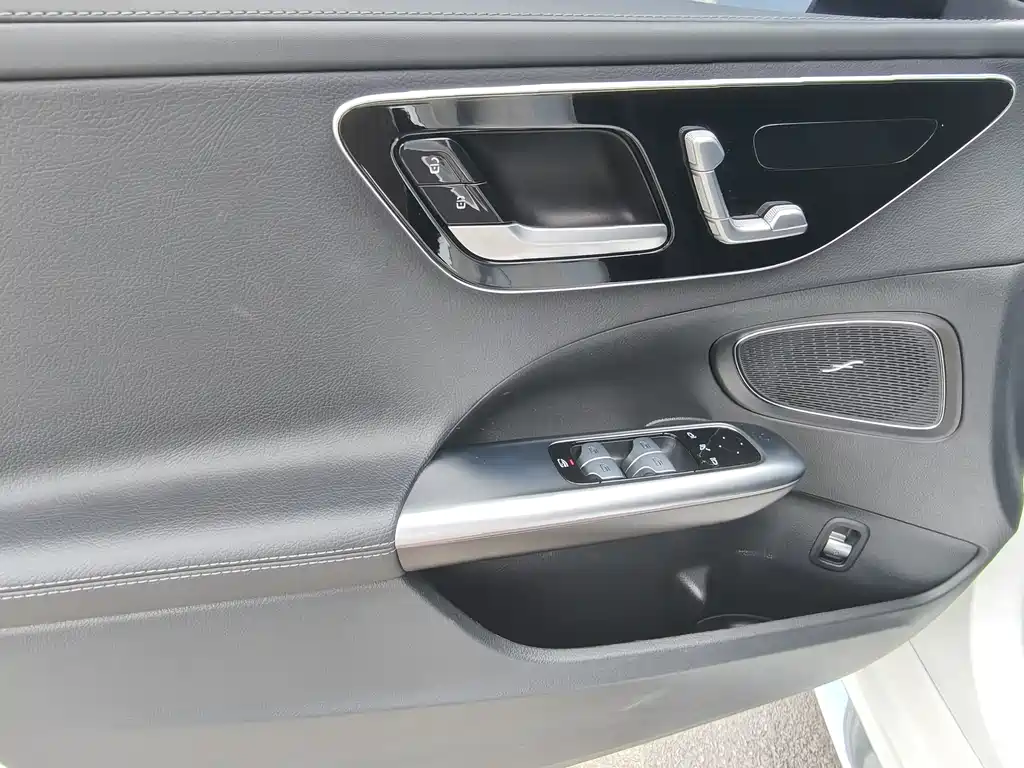 Mercedes-Benz C-Class 2023 — фото 11
