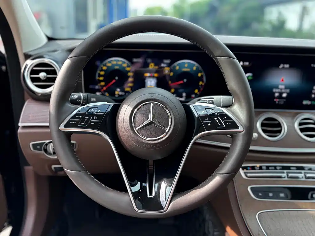 Mercedes-Benz E-Class 2023 — фото 17