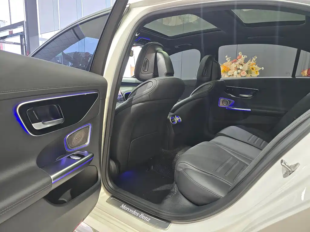 Mercedes-Benz C-Class 2023 — фото 10