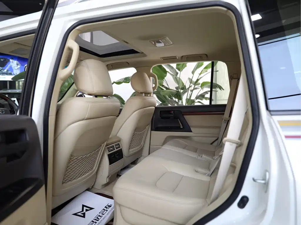 Toyota Land Cruiser 2017 — фото 13