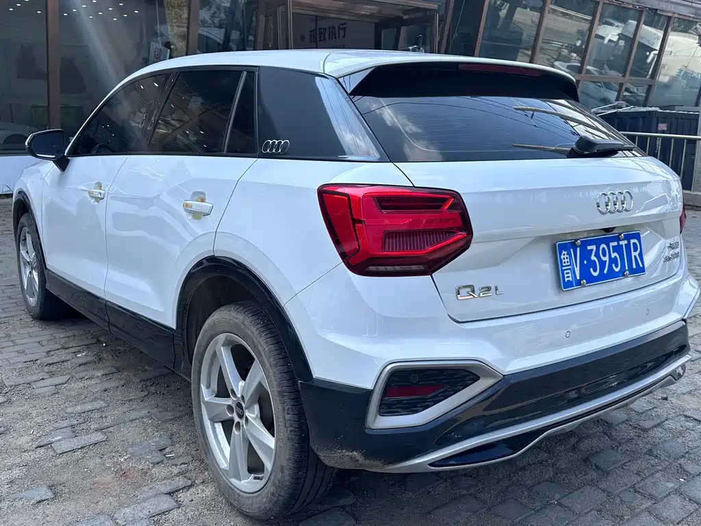 Audi Q2L 2023