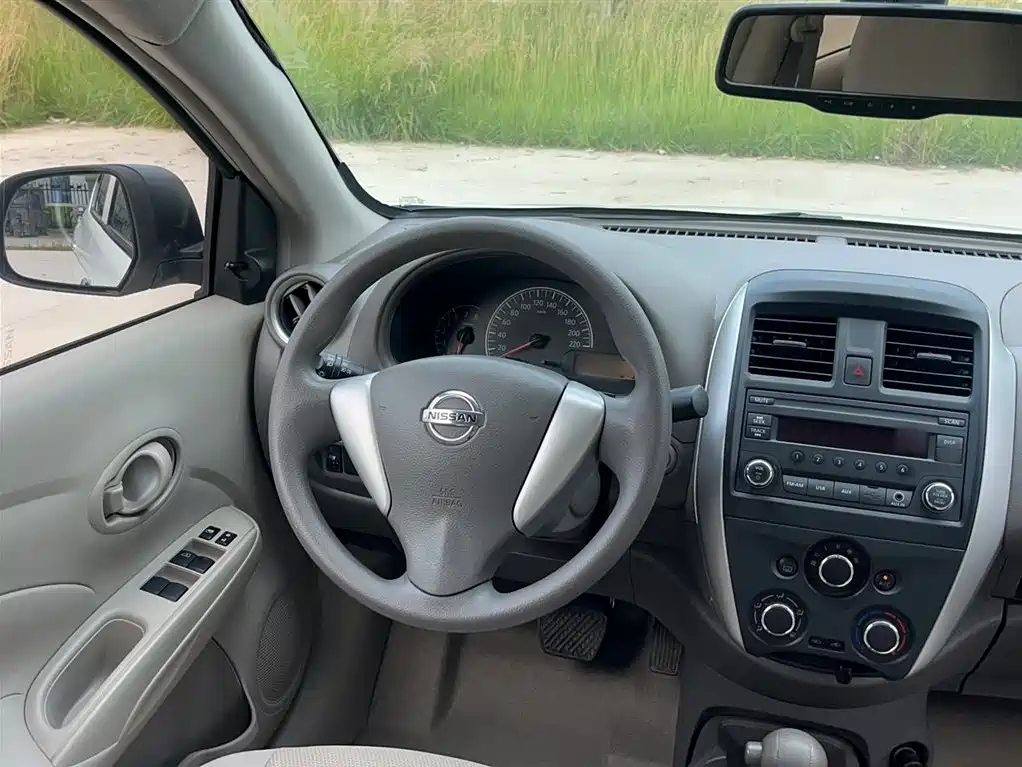 Nissan Sunny 2017 — фото 8
