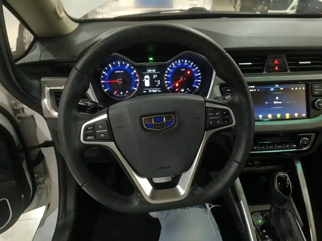 Geely Vision X3 2017 — фото 11