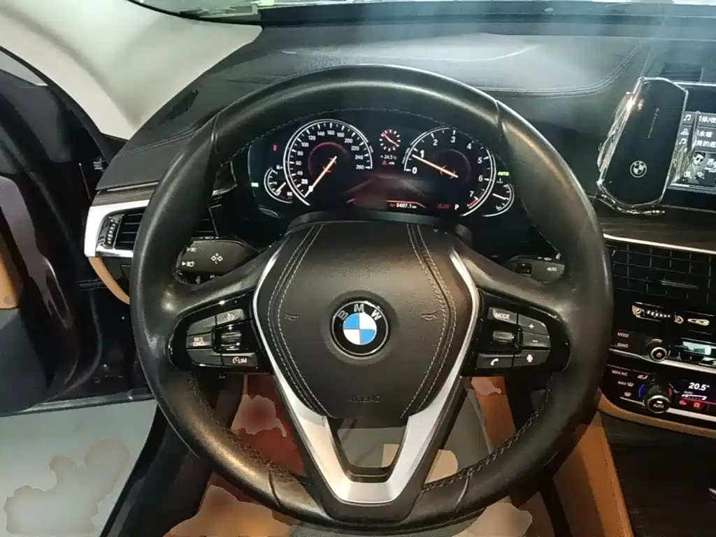 BMW 6 Series GT 2018 — фото 11