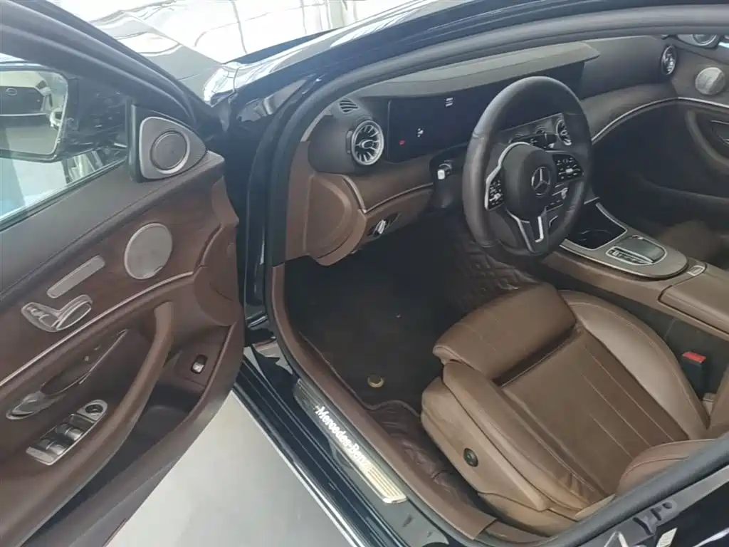 Mercedes-Benz E-Class 2019 — фото 16