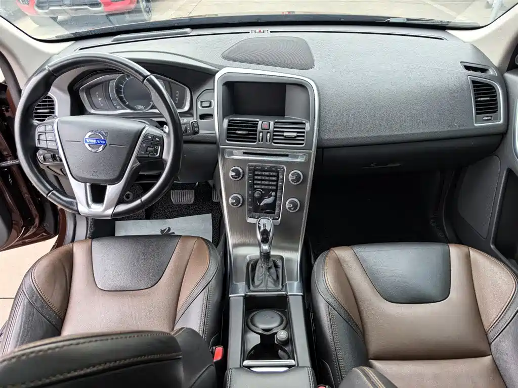 Volvo XC60 2015 — фото 13