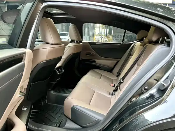 Lexus ES 2024