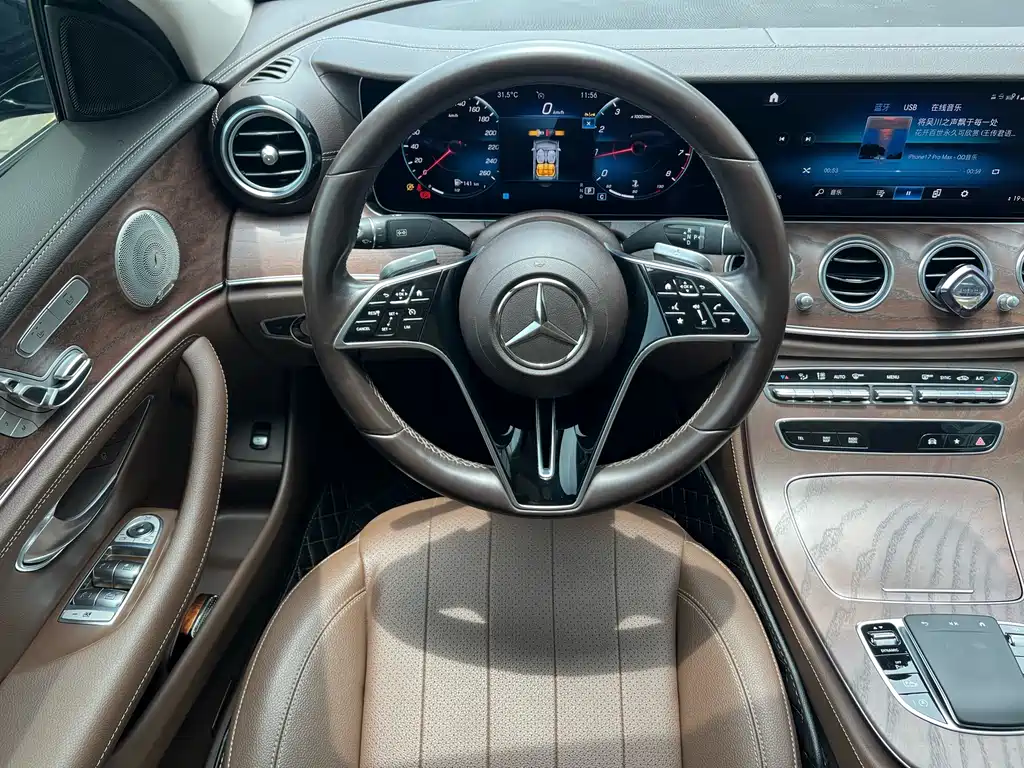 Mercedes-Benz E-Class 2022 — фото 13