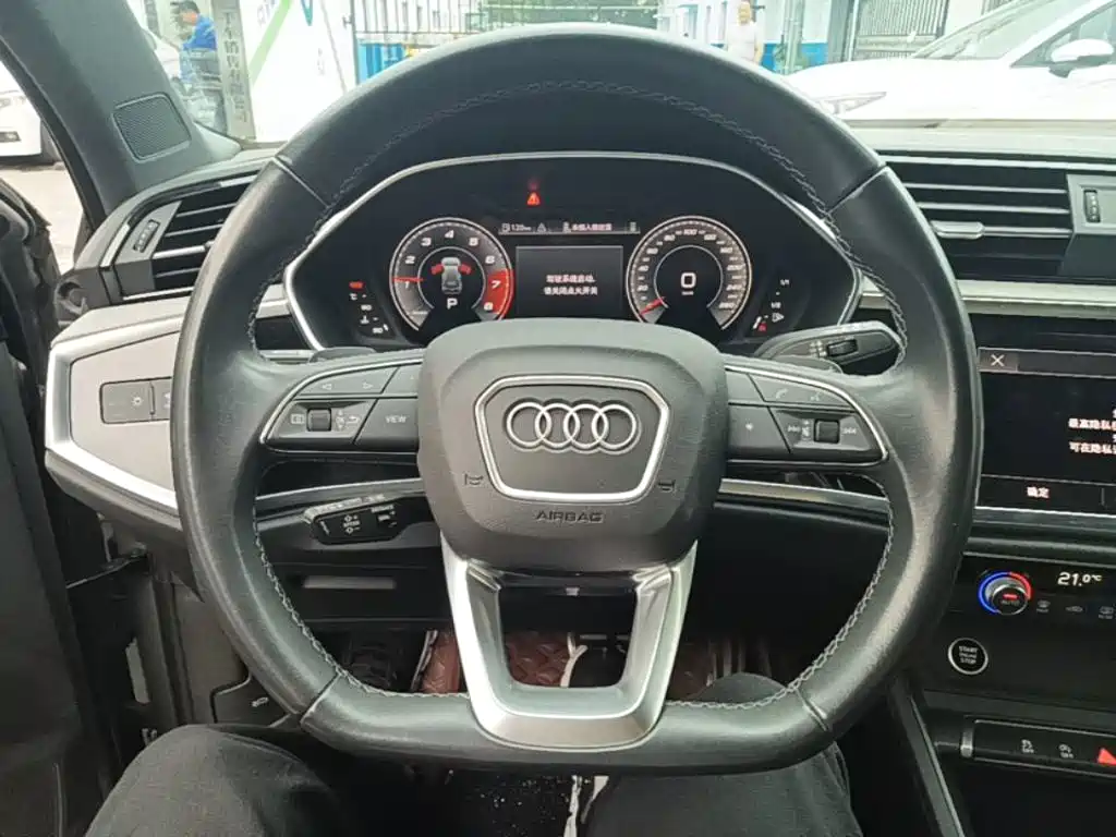 Audi Q3 2024 — фото 11