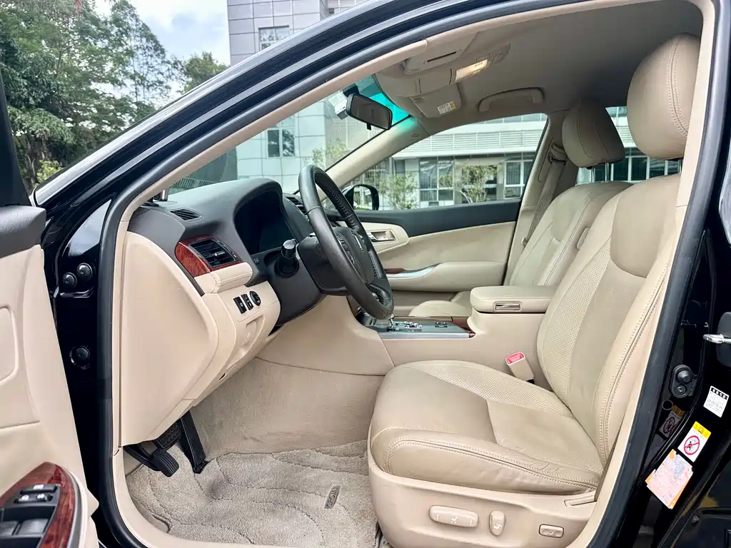Toyota Crown 2015 — фото 6