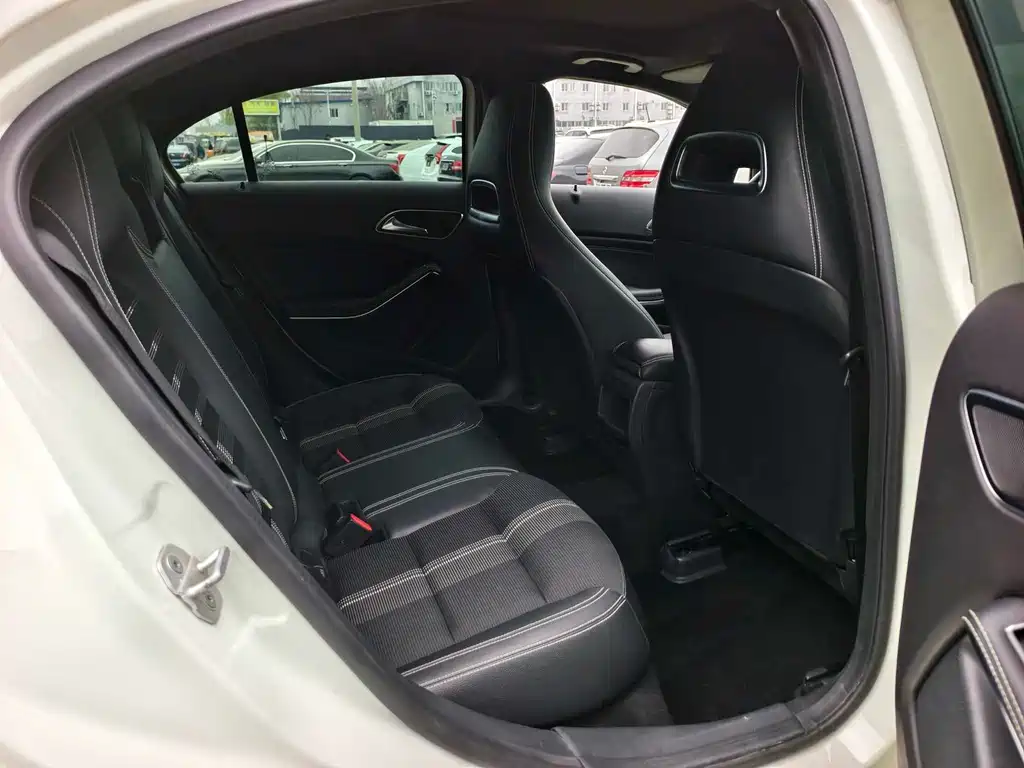 Mercedes-Benz A-Class 2018 — фото 15
