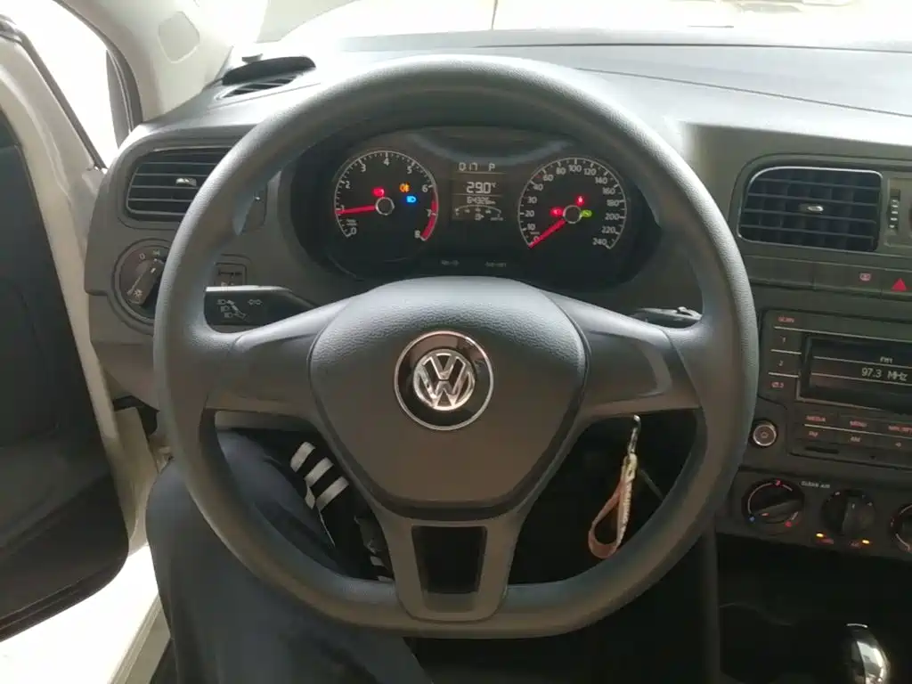 Volkswagen Polo 2016 — фото 11