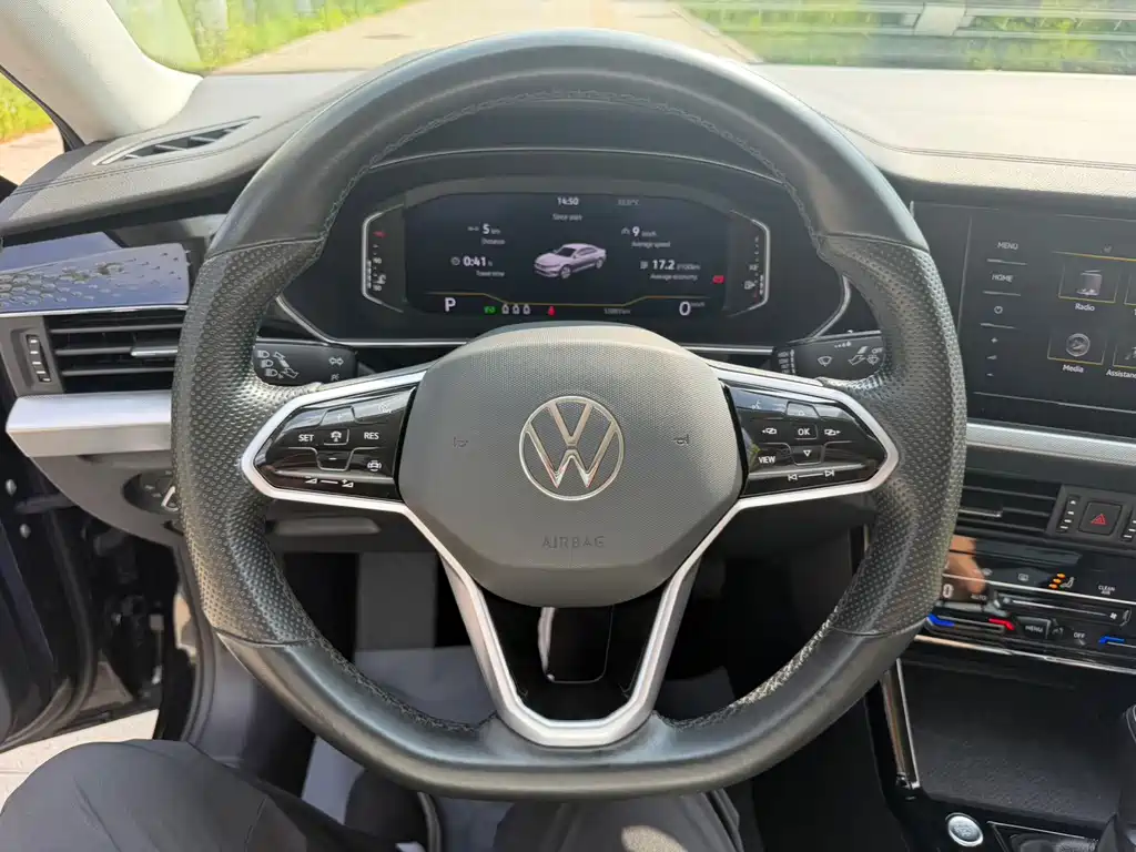 Volkswagen Passat 2023 — фото 17