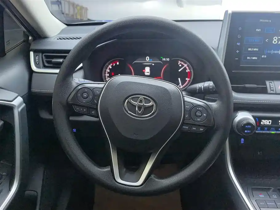 Toyota RAV4 2020 — фото 15