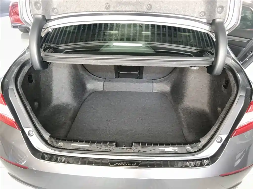 Honda Accord 2020 — фото 19
