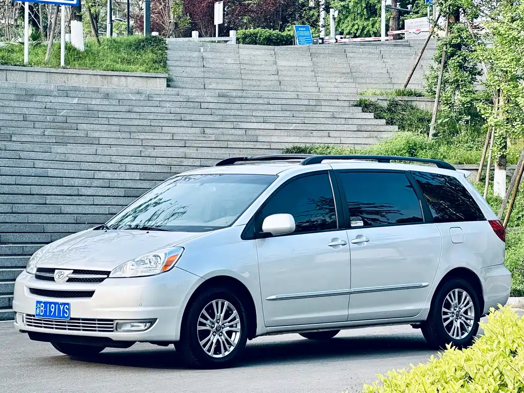 Toyota Sienna 2005 — фото 3