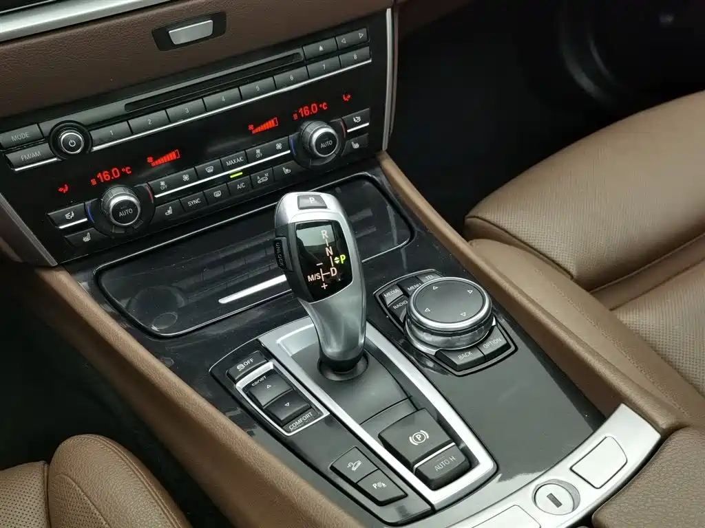 BMW 5 Series GT 2016 — фото 13