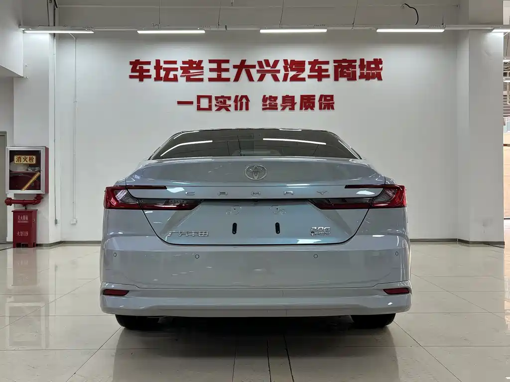 Toyota Camry 2024 — фото 8