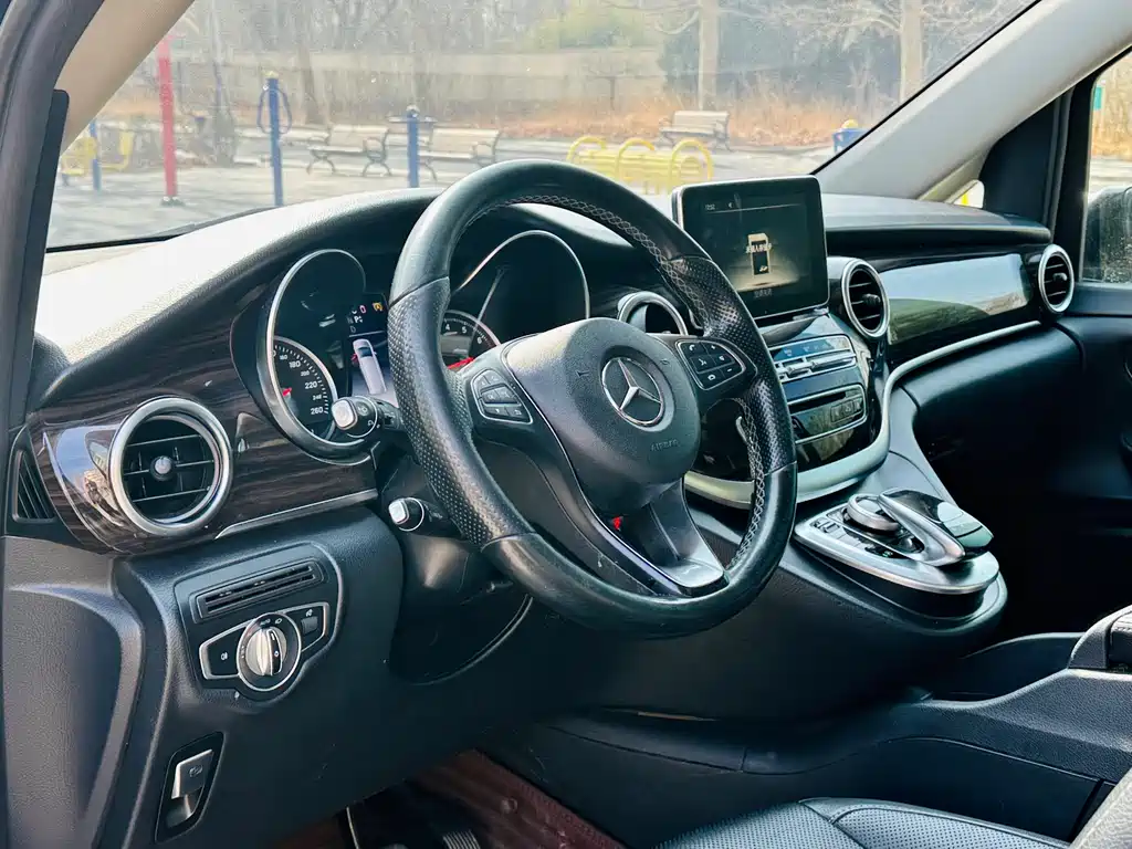 Mercedes-Benz V-Class 2018 — фото 8
