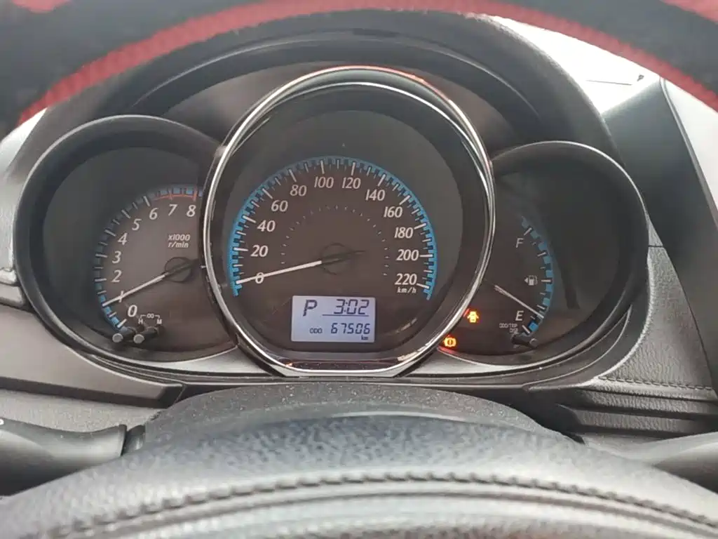 Toyota Yaris L 2018 — фото 12