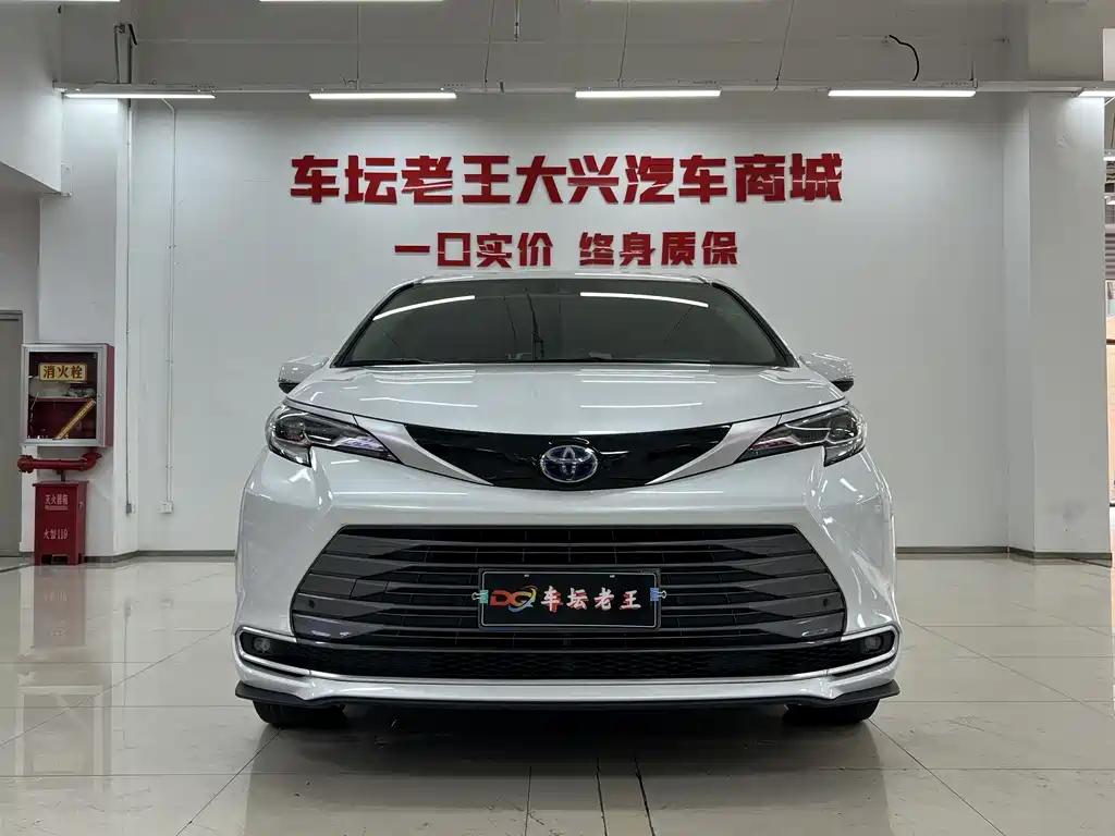 Toyota Sienna 2023 — фото 2