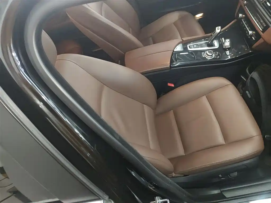 BMW 5 Series 2015 — фото 25