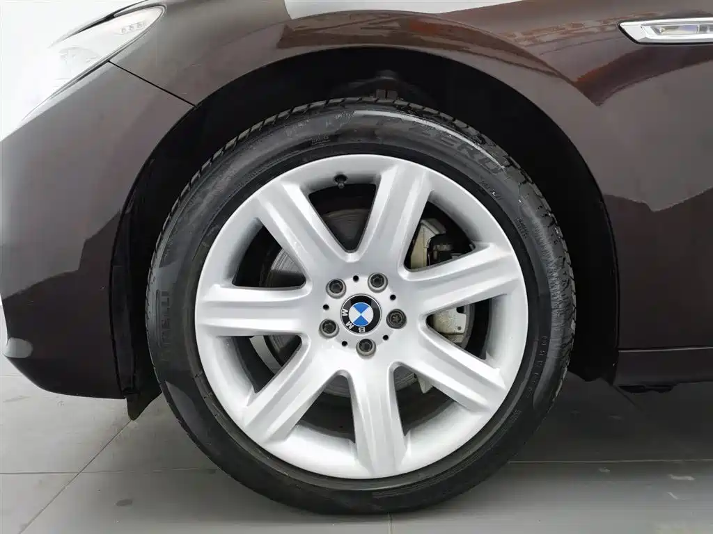 BMW 5 Series GT 2016 — фото 17