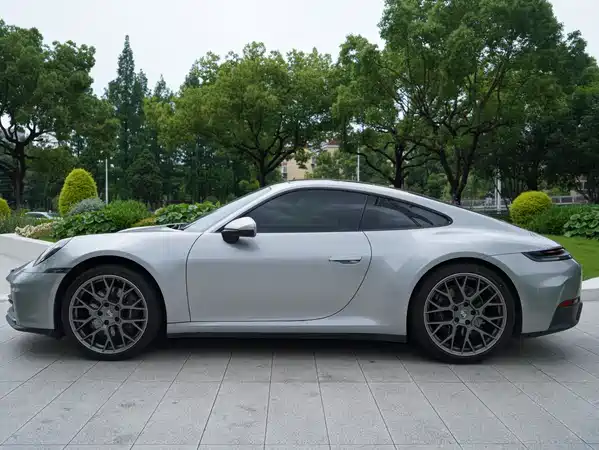 Porsche 911 2025