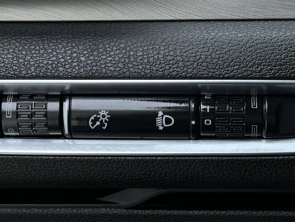 Geely Binyue 2022 — фото 16