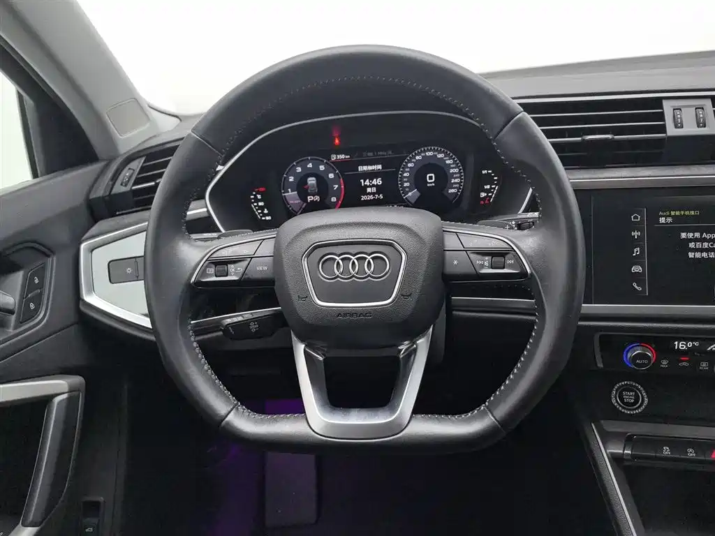 Audi Q3 2020 — фото 11