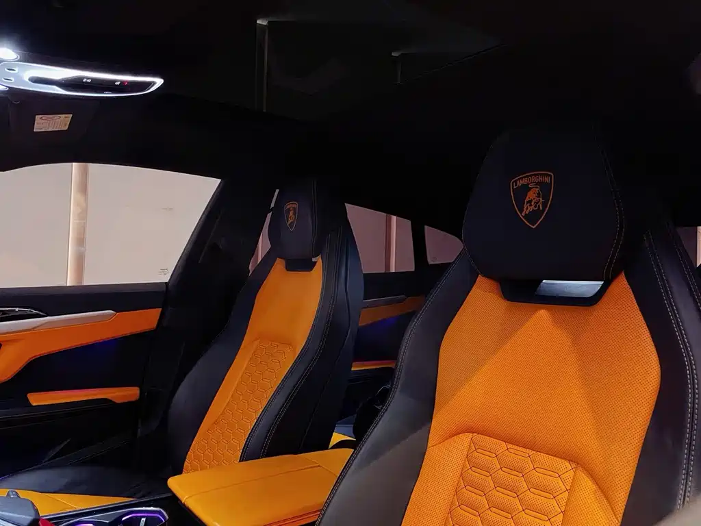 Lamborghini Urus 2019 — фото 12