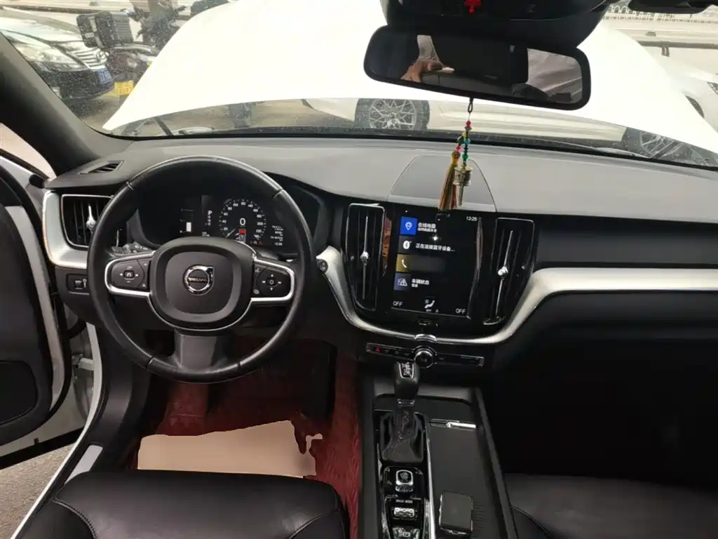 Volvo XC60 2020 — фото 10