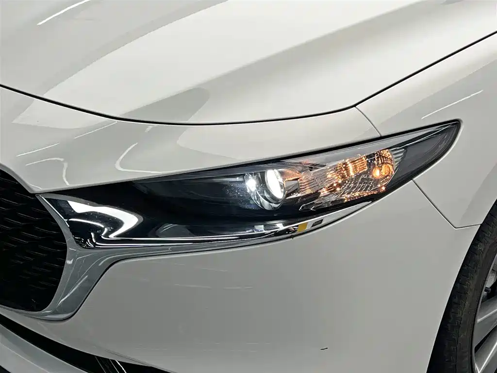 Mazda 3 Axela 2024 — фото 9