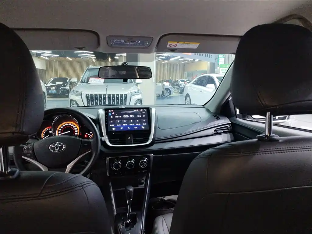 Toyota Yaris L 2022 — фото 14