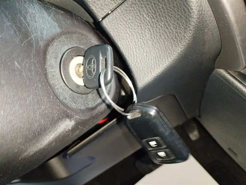Toyota Yaris L 2022 — фото 17