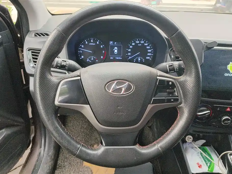 Hyundai Verna 2017 — фото 15