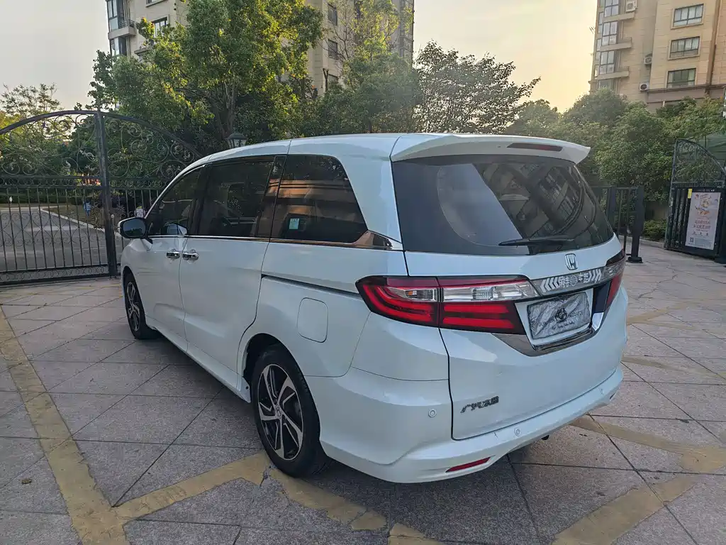 Honda Odyssey 2017 — фото 11