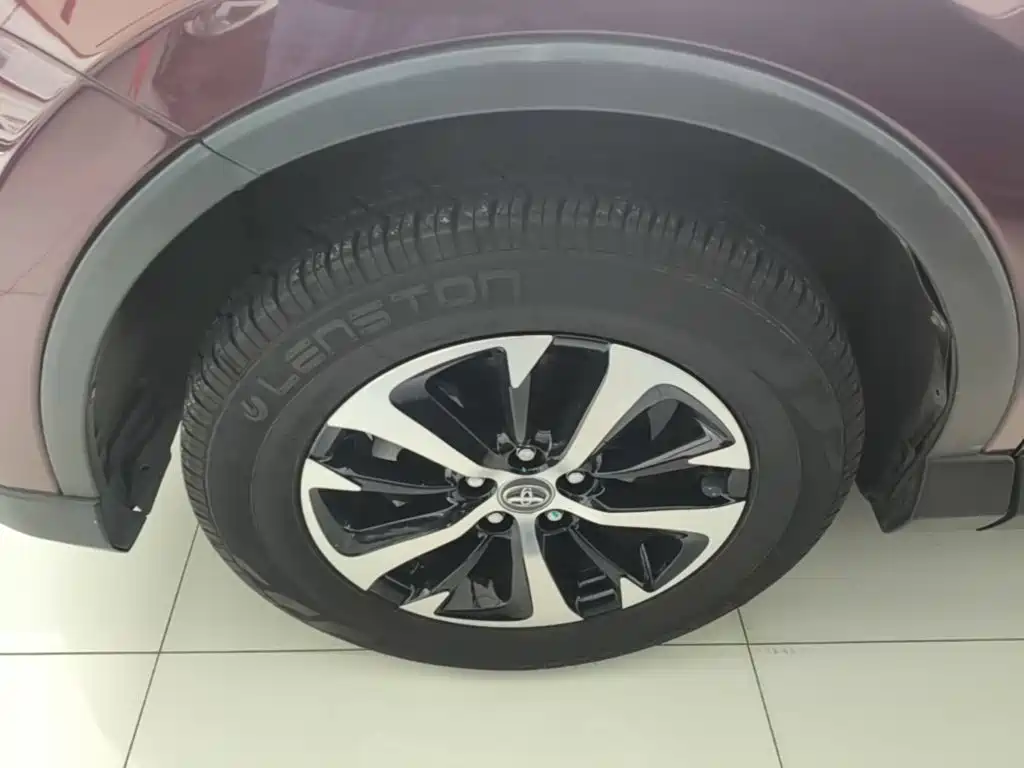 Toyota RAV4 2019 — фото 23