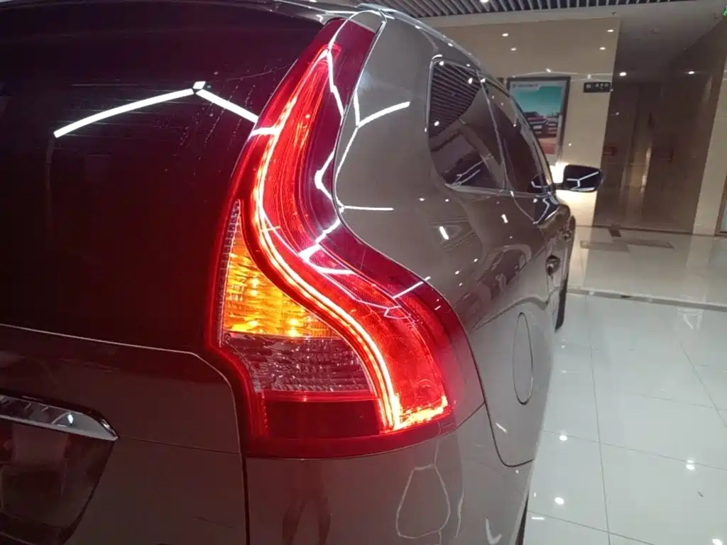 Volvo XC60 2017 — фото 8